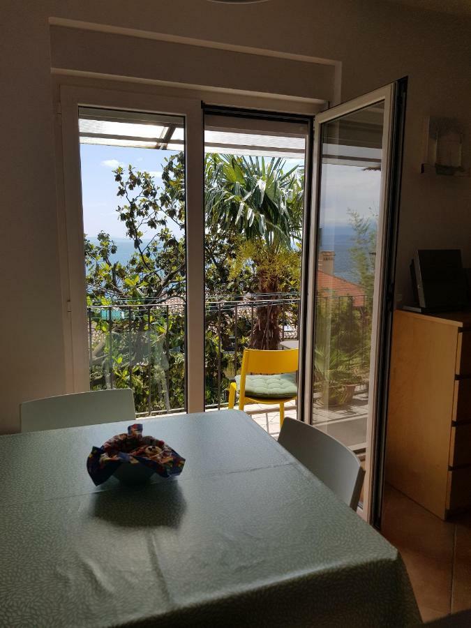 Sunny Apartment 150 M From The Sea Opatija Exterior photo